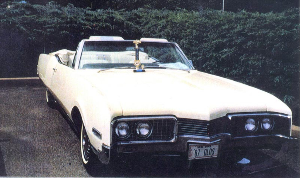 1967 Oldsmobile 98 - Ivory